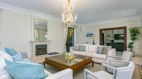High-end Villa Panoramic View of the sea and golf, 4 bedrooms in Quinta Do Lago value for sale For Super Rich