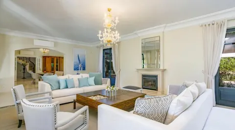 High-end Villa Panoramic View of the sea and golf, 4 bedrooms in Quinta Do Lago Classified ads for sale For Super Rich