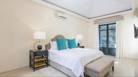 High-end Villa Panoramic View of the sea and golf, 4 bedrooms in Quinta Do Lago expensive for sale For Super Rich