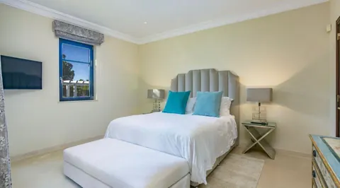 High-end Villa Panoramic View of the sea and golf, 4 bedrooms in Quinta Do Lago exclusive for sale For Super Rich