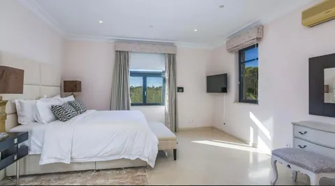 High-end Villa Panoramic View of the sea and golf, 4 bedrooms in Quinta Do Lago photo for sale For Super Rich