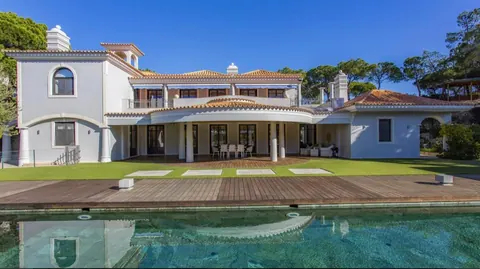 High-end Villa Panoramic View of the sea and golf, 4 bedrooms in Quinta Do Lago buy for sale For Super Rich