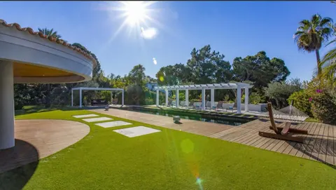 High-end Villa Panoramic View of the sea and golf, 4 bedrooms in Quinta Do Lago property for sale For Super Rich