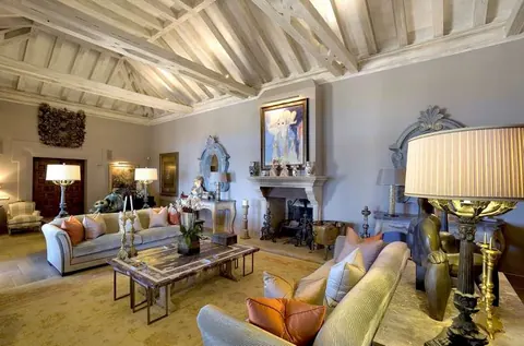 Elegant House Beach Front Outdoor pool & Indoor Heated Pool, 7 bedrooms in Los Monteros - Marbella 57017 for sale For Super Rich