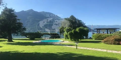 Century Villa dock for boats Lake Front, 5 bedrooms in Como Town Used for sale For Super Rich