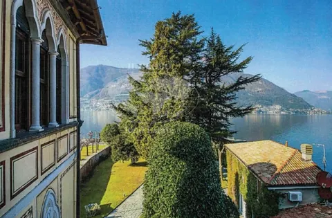 Century Villa dock for boats Lake Front, 5 bedrooms in Como Town buy for sale For Super Rich