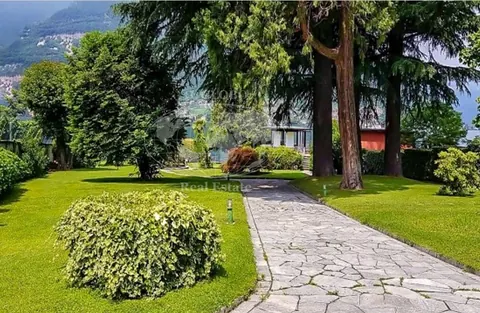 Century Villa dock for boats Lake Front, 5 bedrooms in Como Town search for sale For Super Rich