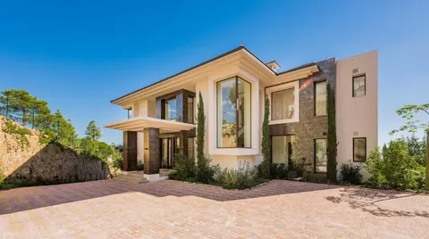 Architectural Villa 72 sqm infinity pool gated community of "La Reserva del Alcuzcuz", 9 bedrooms in Los Arqueros - Benahavis - Marbella price for sale For Super Rich