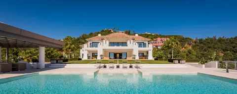 Modern Villa Panoramic View of to Gibraltar, Morocco, the Mediterranean, 6 bedrooms in Benahavis - La Zagaleta Marbella 2955043 for sale For Super Rich