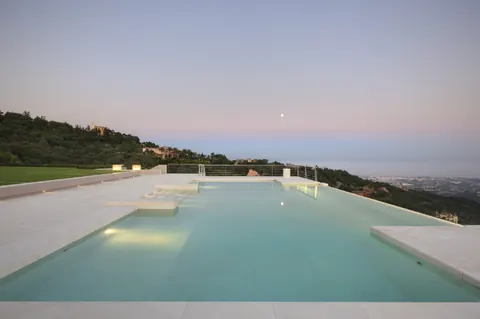 Modern Villa Panoramic View of to Gibraltar, Morocco, the Mediterranean, 6 bedrooms in Benahavis - La Zagaleta Marbella prix for sale For Super Rich