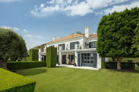Elegant Villa breathtaking views of the majestic Sierra Blanca heated indoor pool, jacuzzi, sauna, massage room, 7 bedrooms in Sierra Blanca - The Golden Mile Marbella available for sale For Super Rich