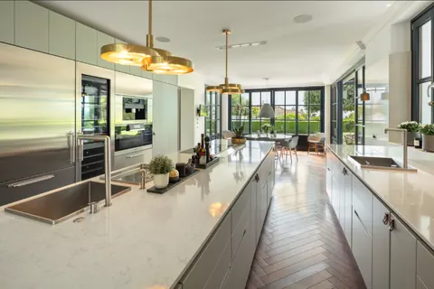 Elegant Villa breathtaking views of the majestic Sierra Blanca heated indoor pool, jacuzzi, sauna, massage room, 7 bedrooms in Sierra Blanca - The Golden Mile Marbella deal for sale For Super Rich