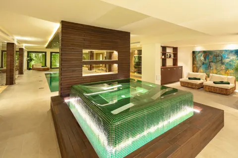 Elegant Villa breathtaking views of the majestic Sierra Blanca heated indoor pool, jacuzzi, sauna, massage room, 7 bedrooms in Sierra Blanca - The Golden Mile Marbella luxury for sale For Super Rich