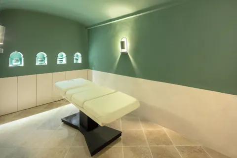 Architectural Villa Panoramic View Jacuzzi, Gym & F1 gaming room, 16 bedrooms in The Golden Mile - Marbella top for sale For Super Rich