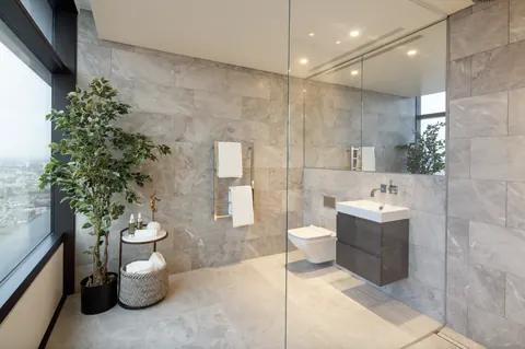 Luxury Penthouse SHOREDITCH TOWER, Breathtaking view, 3 bedrooms in London image for sale For Super Rich