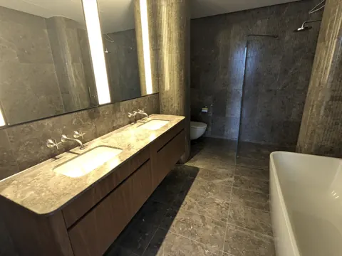 Luxury Penthouse W1, panoramic view, 3 bedrooms in London deal for sale For Super Rich