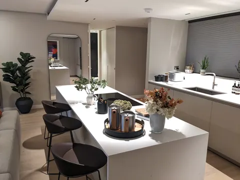 Luxury Penthouse W1, panoramic view, 3 bedrooms in London top for sale For Super Rich
