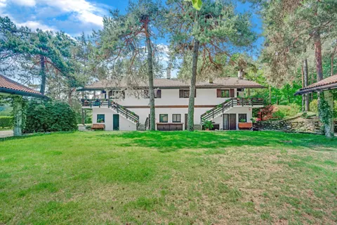 Country House Oasis of peace Beautiful park, 18 bedrooms in Lake Maggiore Used for sale For Super Rich