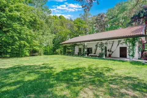 Country House Oasis of peace Beautiful park, 18 bedrooms in Lake Maggiore search for sale For Super Rich