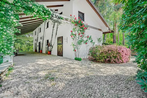 Country House Oasis of peace Beautiful park, 18 bedrooms in Lake Maggiore price for sale For Super Rich