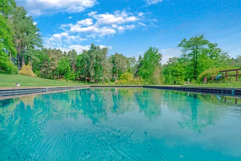 Country House Oasis of peace Beautiful park, 18 bedrooms in Lake Maggiore best for sale For Super Rich