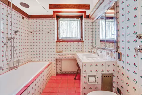 Country House Oasis of peace Beautiful park, 18 bedrooms in Lake Maggiore top for sale For Super Rich