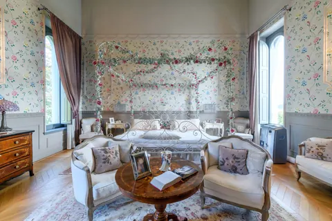 Medieval Villa Lake View Prestigious Period , 7 bedrooms in Lesa - Lake Maggiore image for sale For Super Rich
