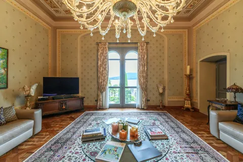 Medieval Villa Lake View Prestigious Period , 7 bedrooms in Lesa - Lake Maggiore luxury for sale For Super Rich