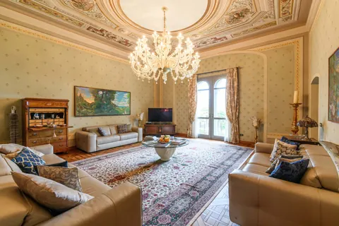 Medieval Villa Lake View Prestigious Period , 7 bedrooms in Lesa - Lake Maggiore top for sale For Super Rich