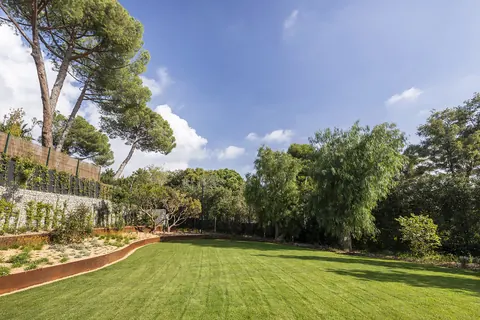 Luxury Villa Panoramic View with spectacular swimming pool, 6 bedrooms in Barcelona unique for sale For Super Rich
