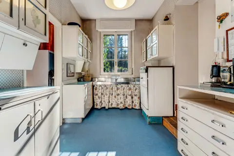 Elegant Villa Built in 1950 swimming pool and park, 5 bedrooms in Lake Maggiore Classified ads for sale For Super Rich