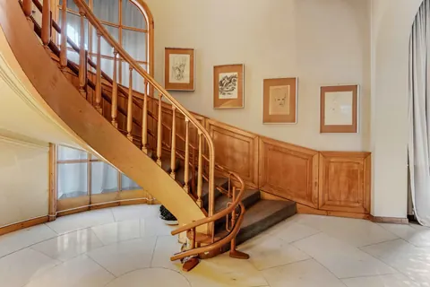 Elegant Villa Built in 1950 swimming pool and park, 5 bedrooms in Lake Maggiore top for sale For Super Rich