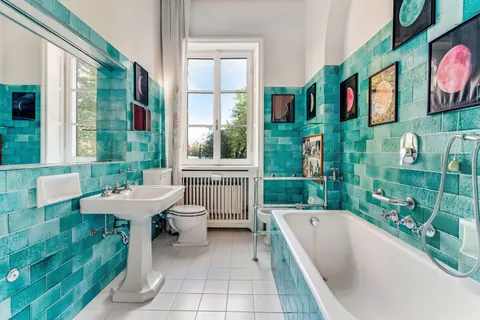 Elegant Villa Built in 1950 swimming pool and park, 5 bedrooms in Lake Maggiore luxury for sale For Super Rich