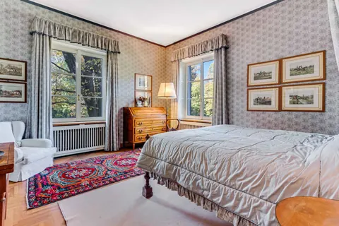 Elegant Villa Built in 1950 swimming pool and park, 5 bedrooms in Lake Maggiore exclusive for sale For Super Rich