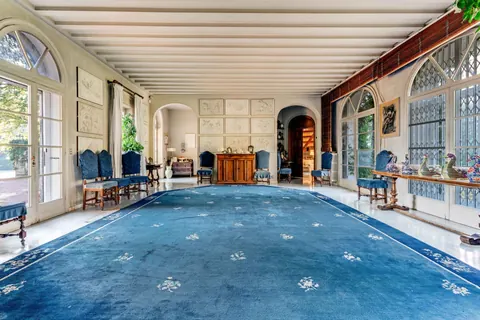 Elegant Villa Built in 1950 swimming pool and park, 5 bedrooms in Lake Maggiore property for sale For Super Rich
