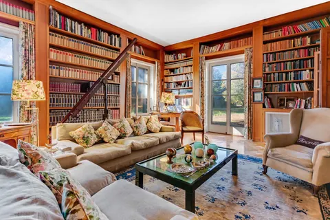 Elegant Villa Built in 1950 swimming pool and park, 5 bedrooms in Lake Maggiore prix for sale For Super Rich