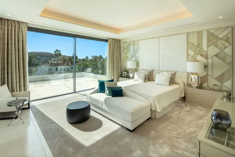 Modern Villa Aurora, heart of the Golf Valley Infinity Pool, 6 bedrooms in La Cerquilla, Nueva Andalucia - Marbella top for sale For Super Rich