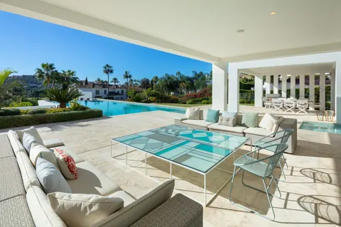 Modern Villa Aurora, heart of the Golf Valley Infinity Pool, 6 bedrooms in La Cerquilla, Nueva Andalucia - Marbella search for sale For Super Rich