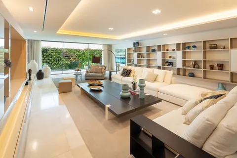 Modern Villa Aurora, heart of the Golf Valley Infinity Pool, 6 bedrooms in La Cerquilla, Nueva Andalucia - Marbella best for sale For Super Rich
