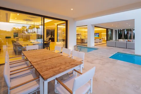 Modern Villa Aurora, heart of the Golf Valley Infinity Pool, 6 bedrooms in La Cerquilla, Nueva Andalucia - Marbella buy for sale For Super Rich