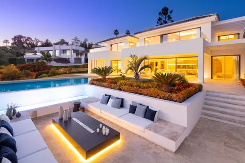 Modern Villa Aurora, heart of the Golf Valley Infinity Pool, 6 bedrooms in La Cerquilla, Nueva Andalucia - Marbella available for sale For Super Rich