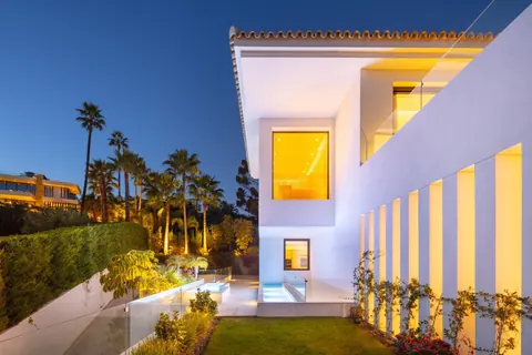 Modern Villa Aurora, heart of the Golf Valley Infinity Pool, 6 bedrooms in La Cerquilla, Nueva Andalucia - Marbella 509335 for sale For Super Rich