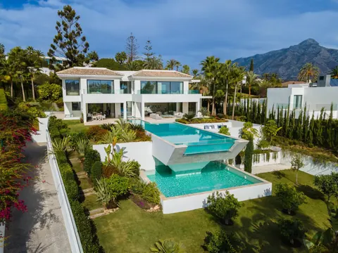 Modern Villa Aurora, heart of the Golf Valley Infinity Pool, 6 bedrooms in La Cerquilla, Nueva Andalucia - Marbella