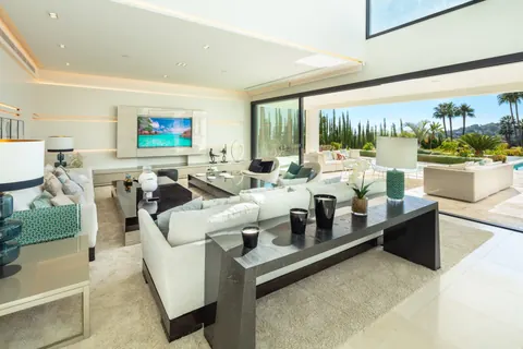 Modern Villa Aurora, heart of the Golf Valley Infinity Pool, 6 bedrooms in La Cerquilla, Nueva Andalucia - Marbella Classified ads for sale For Super Rich