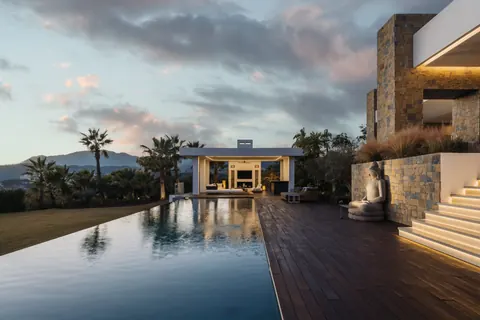 Luxury Villa Sea views of Gibraltar and Mediterranean Golf course, 6 bedrooms in Benahavis - Marbella D3237 for sale For Super Rich