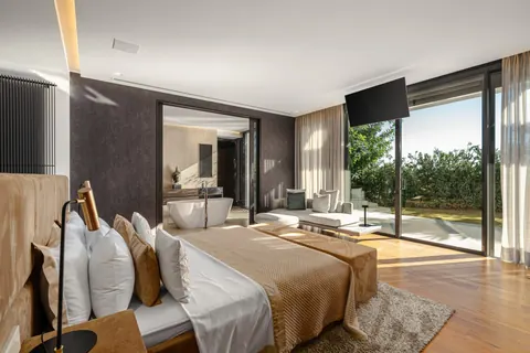 Luxury Villa Sea views of Gibraltar and Mediterranean Golf course, 6 bedrooms in Benahavis - Marbella deal for sale For Super Rich