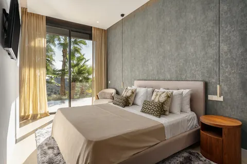 Luxury Villa Sea views of Gibraltar and Mediterranean Golf course, 6 bedrooms in Benahavis - Marbella value for sale For Super Rich