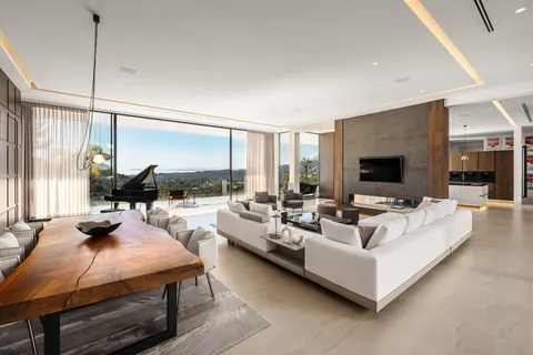 Luxury Villa Sea views of Gibraltar and Mediterranean Golf course, 6 bedrooms in Benahavis - Marbella Classified ads for sale For Super Rich