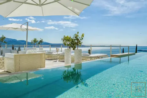 High-end Villa 5-Stars Resort unique views of Gardone Riviera town, 4 bedrooms in Lake Garda
