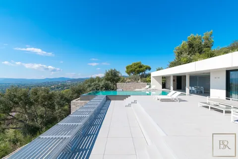 Contemporary Villa Overflowing infinity swimming pool Panoramic sea view, 5 bedrooms in Grimaud available for sale For Super Rich